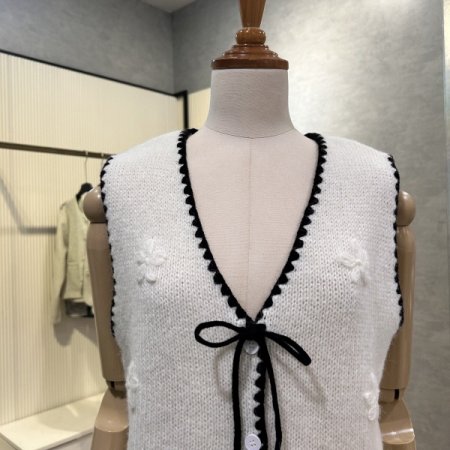 배색 라인 플라워 베스트