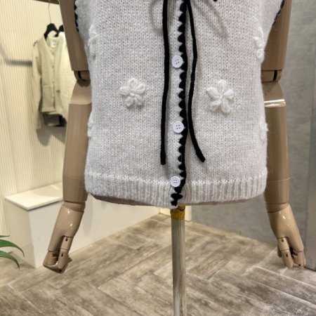 배색 라인 플라워 베스트