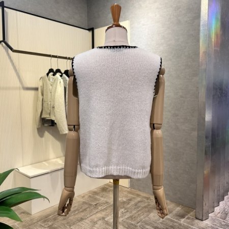 배색 라인 플라워 베스트