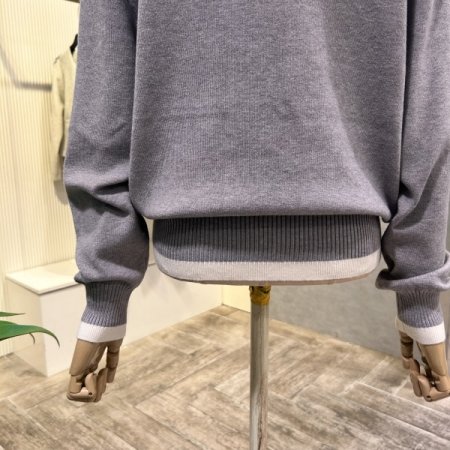 카라 배색 브이넥 니트