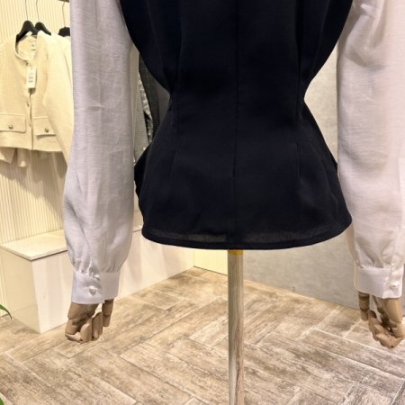 배색 레이어드 다트 블라우스