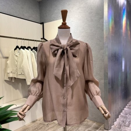 플리츠 스트랩 단추 블라우스