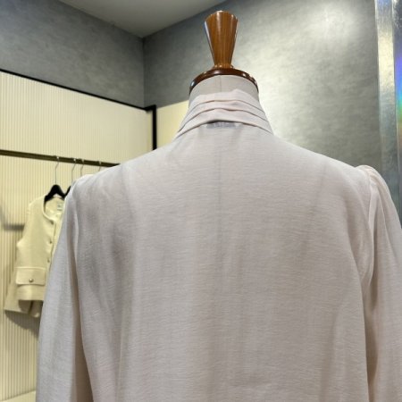 플리츠 스트랩 단추 블라우스