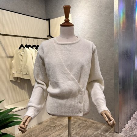 랩 스타일 단추 니트