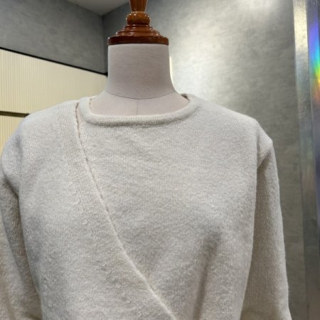 랩 스타일 단추 니트