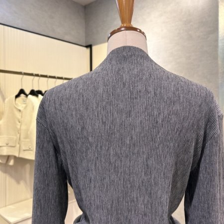 플리츠 백 스트랩 티셔츠