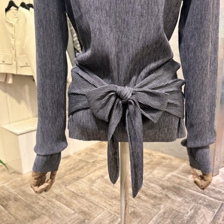 플리츠 백 스트랩 티셔츠