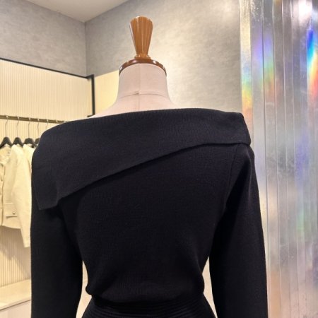 언발 세일러 카라 니트 원피스