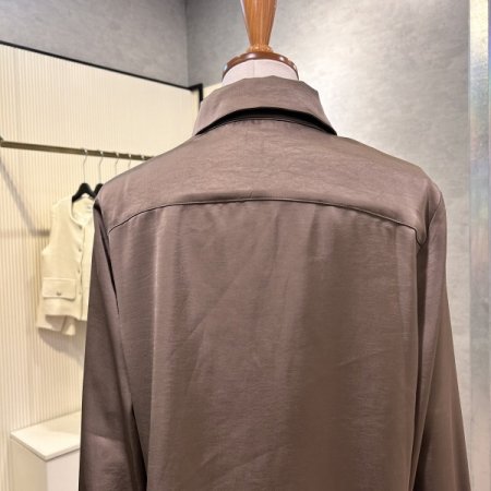 새틴 카라 언발 셔츠