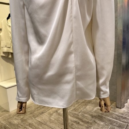 퍼프 소매 꼬임 셔링 블라우스