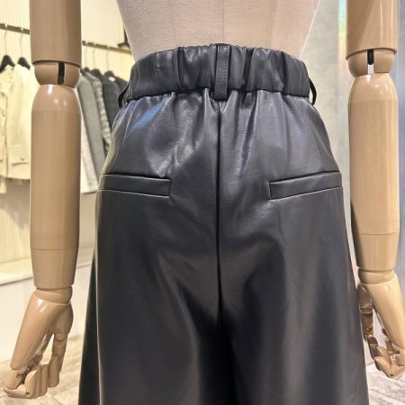 페이크 레더 백 밴딩 와이드 팬츠