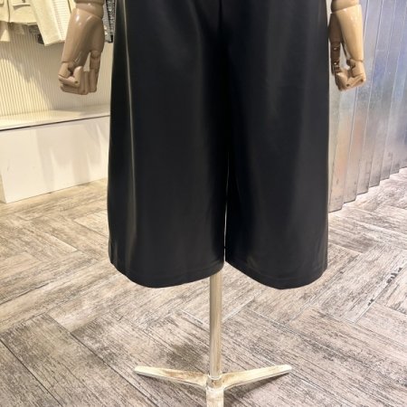 페이크 레더 백 밴딩 와이드 팬츠