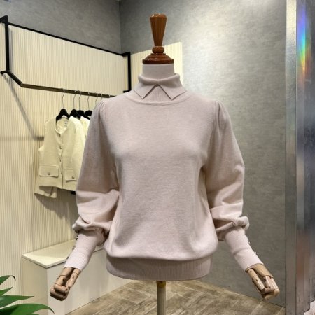 셔링 소매 단추 폴라 니트