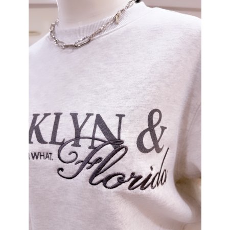 레터링 자수 맨투맨 티셔츠