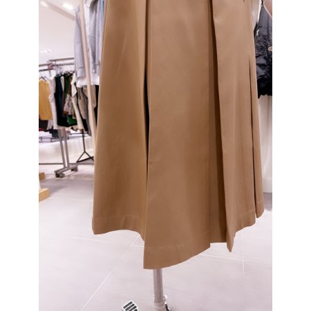 맞턱 디테일 미디 기장 스커트