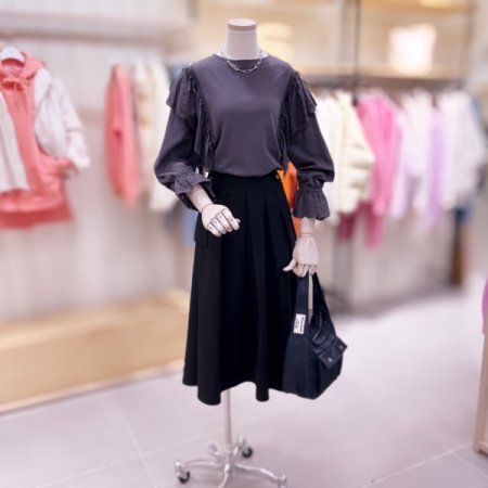 어깨소매 스칼럽 레이스 장식 티셔츠