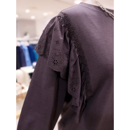 어깨소매 스칼럽 레이스 장식 티셔츠