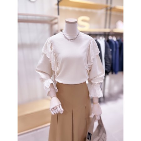 어깨소매 스칼럽 레이스 장식 티셔츠