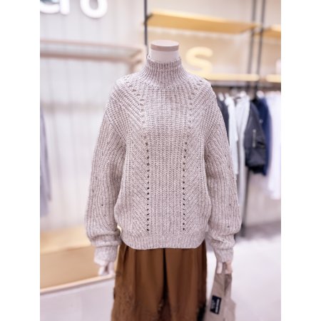 스카시 꽈배기 디테일 하이넥 니트