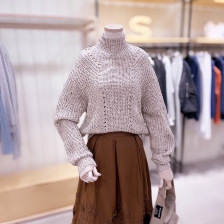 스카시 디테일 하이넥 니트