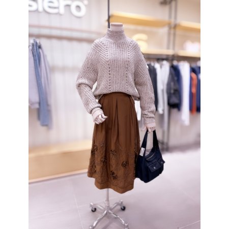 스카시 디테일 하이넥 니트
