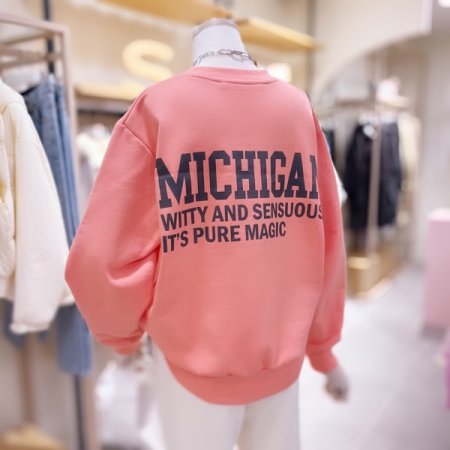 MICHIGAN 절개 자수 맨투맨