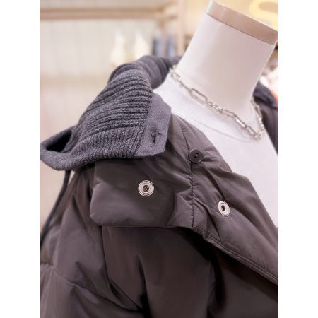 니트후드 크랍 사선 다운 점퍼