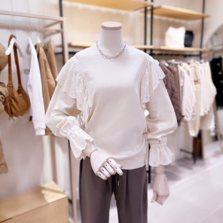 어깨소매 레이스 장식 티셔츠