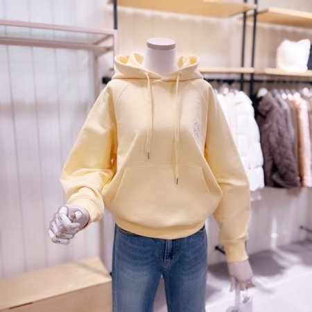 엠버시 자수 라글란 후드 티셔츠