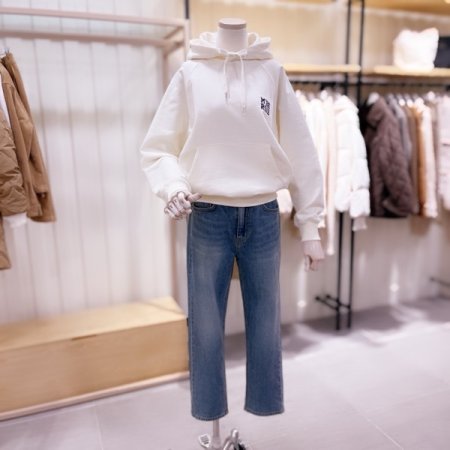 엠버시 자수 라글란 후드 티셔츠