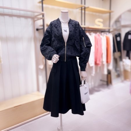 모티브 아일렛 자수소재 점퍼