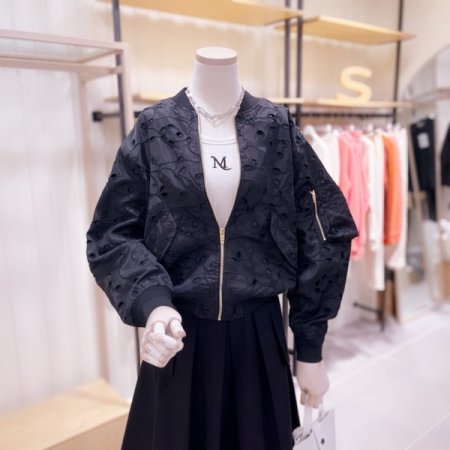 모티브 아일렛 자수소재 점퍼