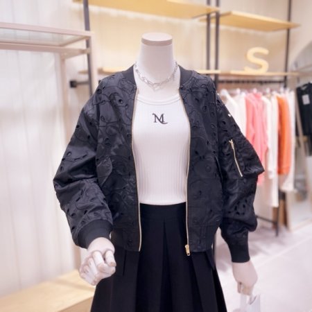 모티브 아일렛 자수소재 점퍼