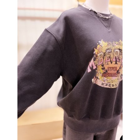 엠블럼 로고 프린트 세미 크롭 맨투맨