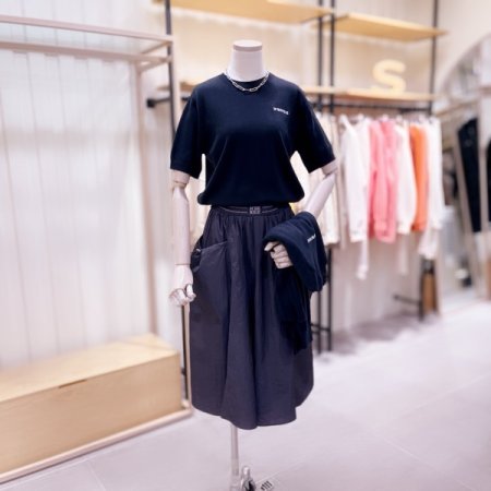 라운드넥 로고 포인트 반팔니트