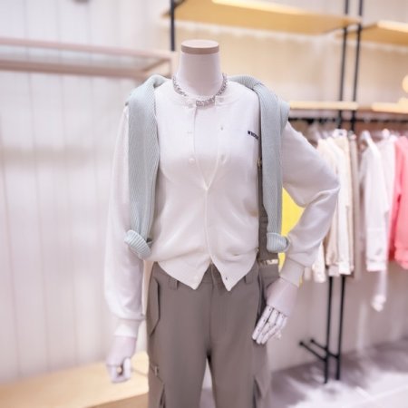 베이직 라운드넥 로고 포인트 가디건