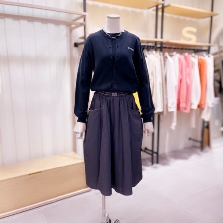 베이직 라운드넥 로고 포인트 가디건