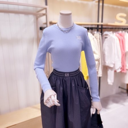 로고 포인트 라운드넥 골지 니트탑