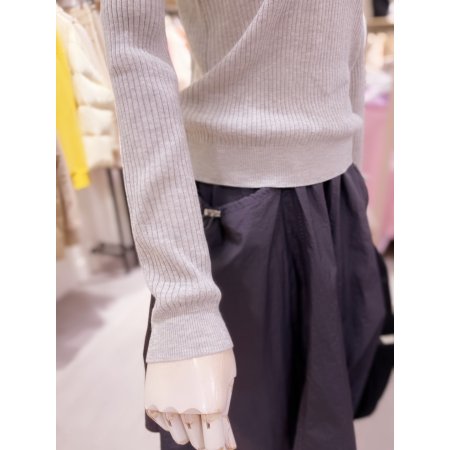 로고 포인트 라운드넥 골지 니트탑