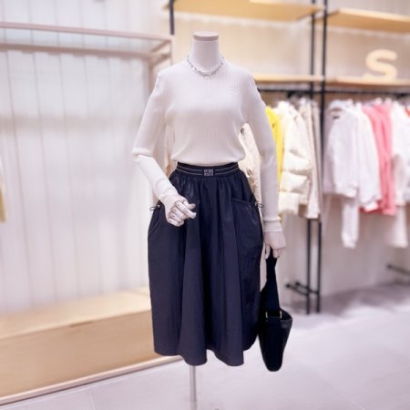 로고 포인트 골지 니트탑