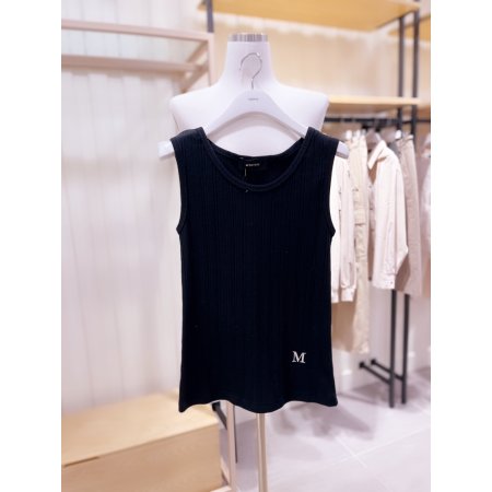 M자수 포인트 골지 민소매 티셔츠