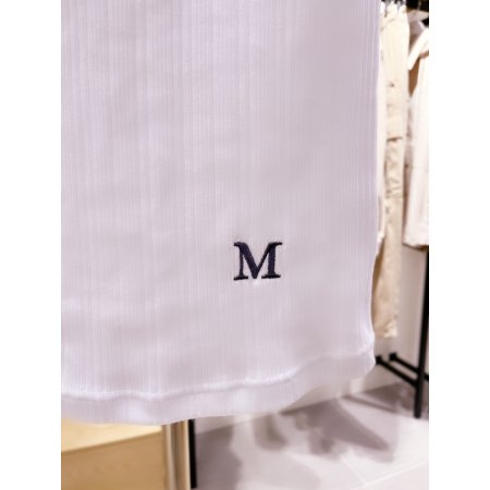 M자수 포인트 골지 민소매 티셔츠