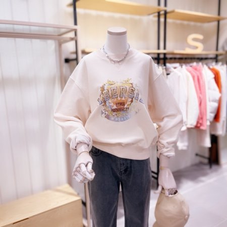 엠블럼 프린트 맨투맨