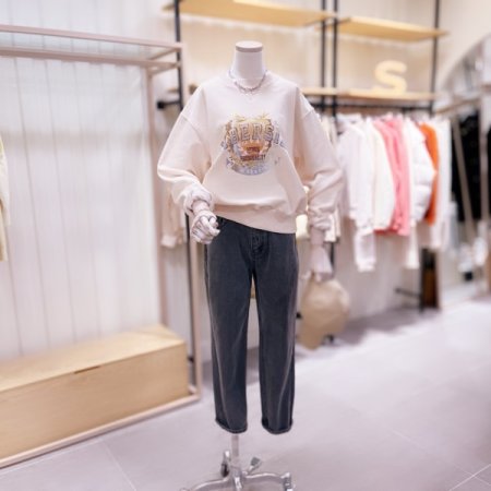 엠블럼 프린트 맨투맨