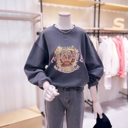 엠블럼 프린트 맨투맨