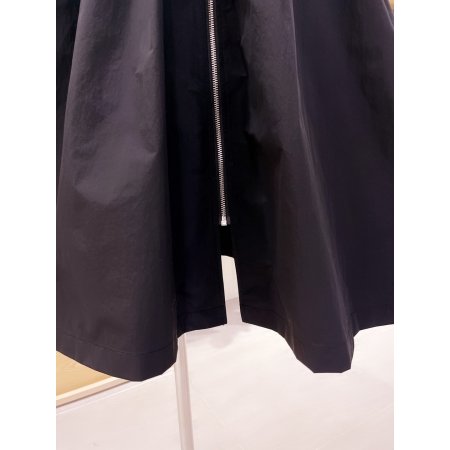 허리 로고밴딩 지퍼여밈 V넥 원피스	