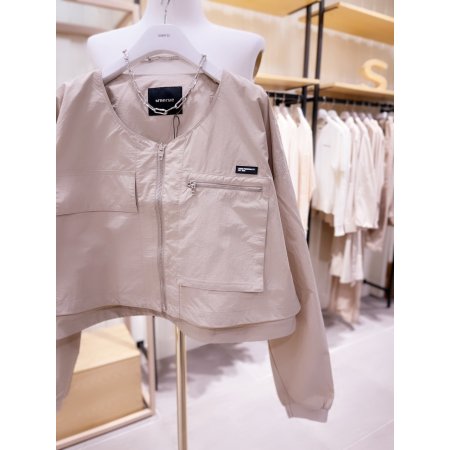 언밸런스 포켓 U넥 크롭 점퍼