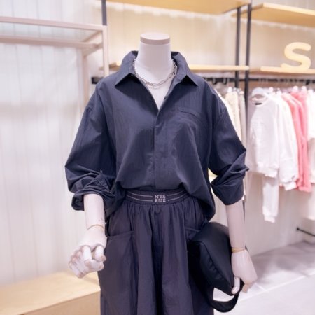 뒷판 셔링장식 셔츠