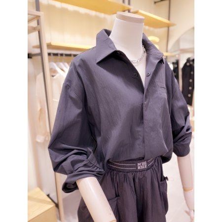 뒷판 셔링장식 셔츠