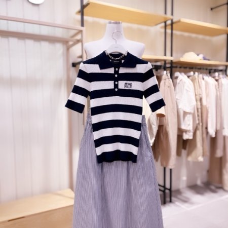 자카드 레터링 단가라 반팔 카라 니트